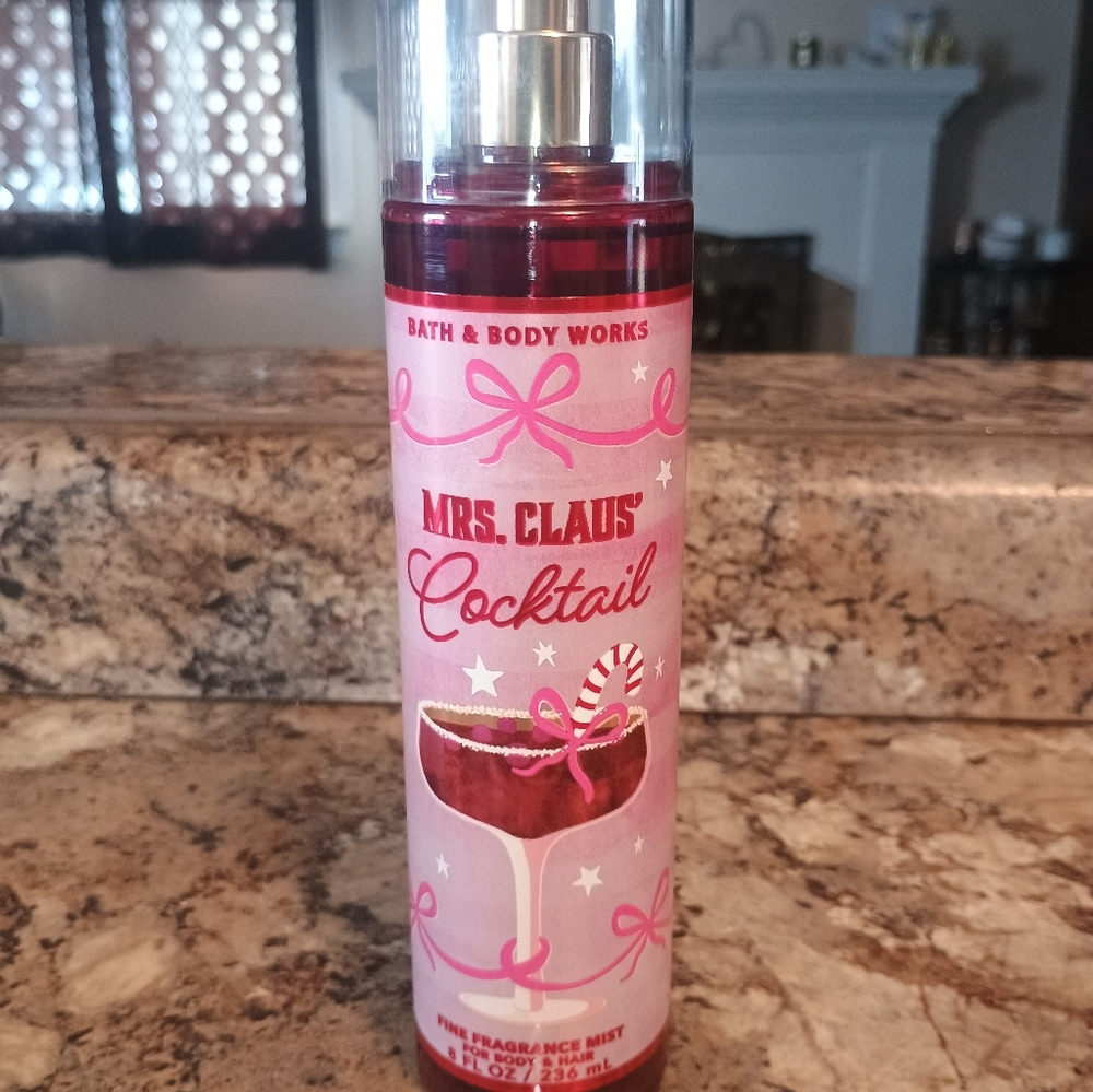 Bath & Body Works Mrs. Claus' Cocktail Fragrance Mist - Pink and Red